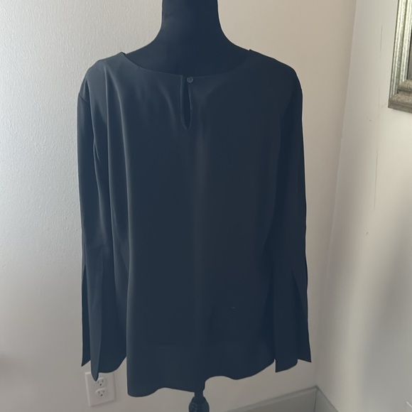 Talbots black crepe pleated bell sleeves back key hole top blouse Sz XL new - Picture 3 of 9
